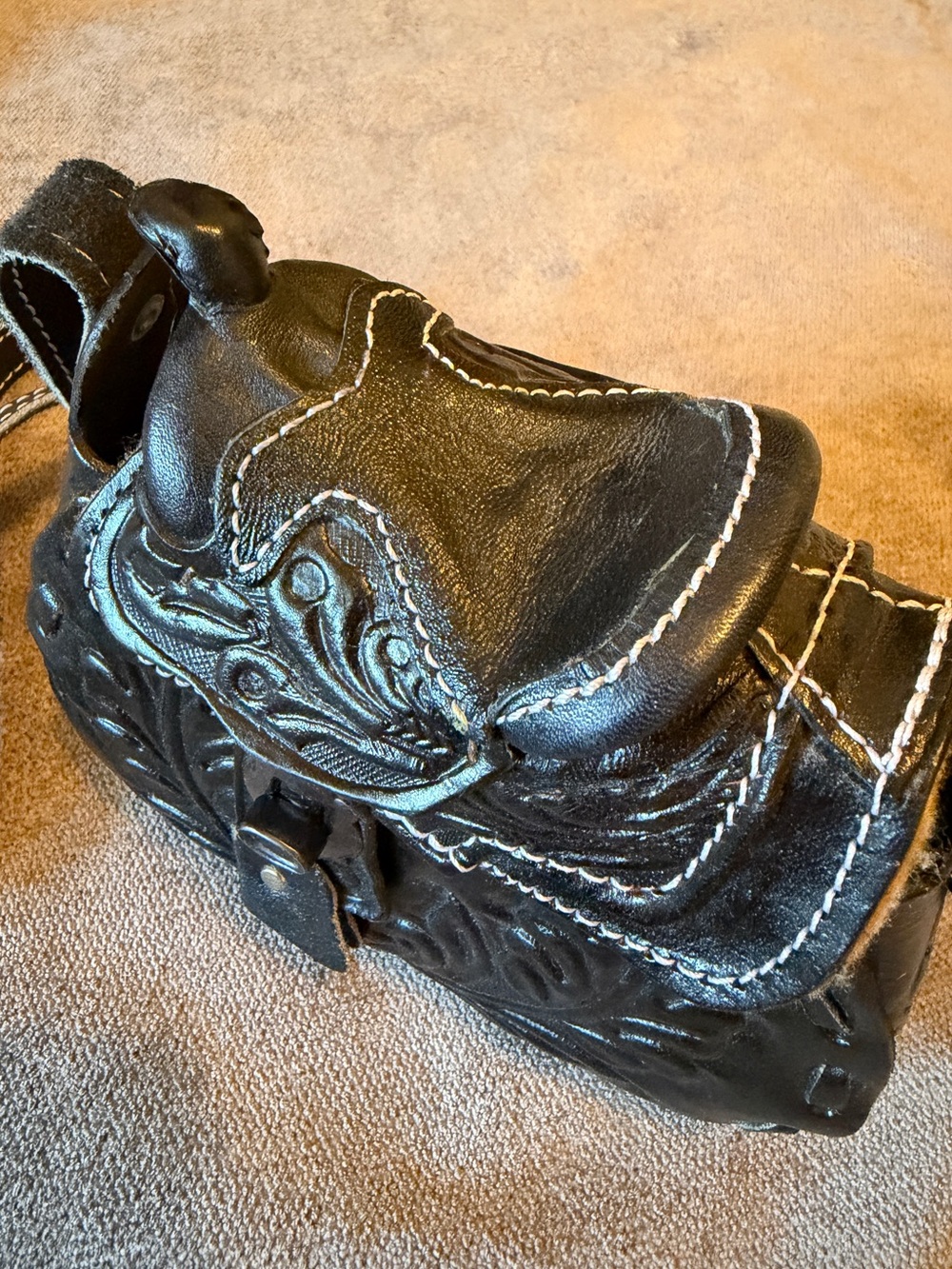 VINTAGE Black Tooled Leather Horse Saddle Bag - Picture 5 of 16